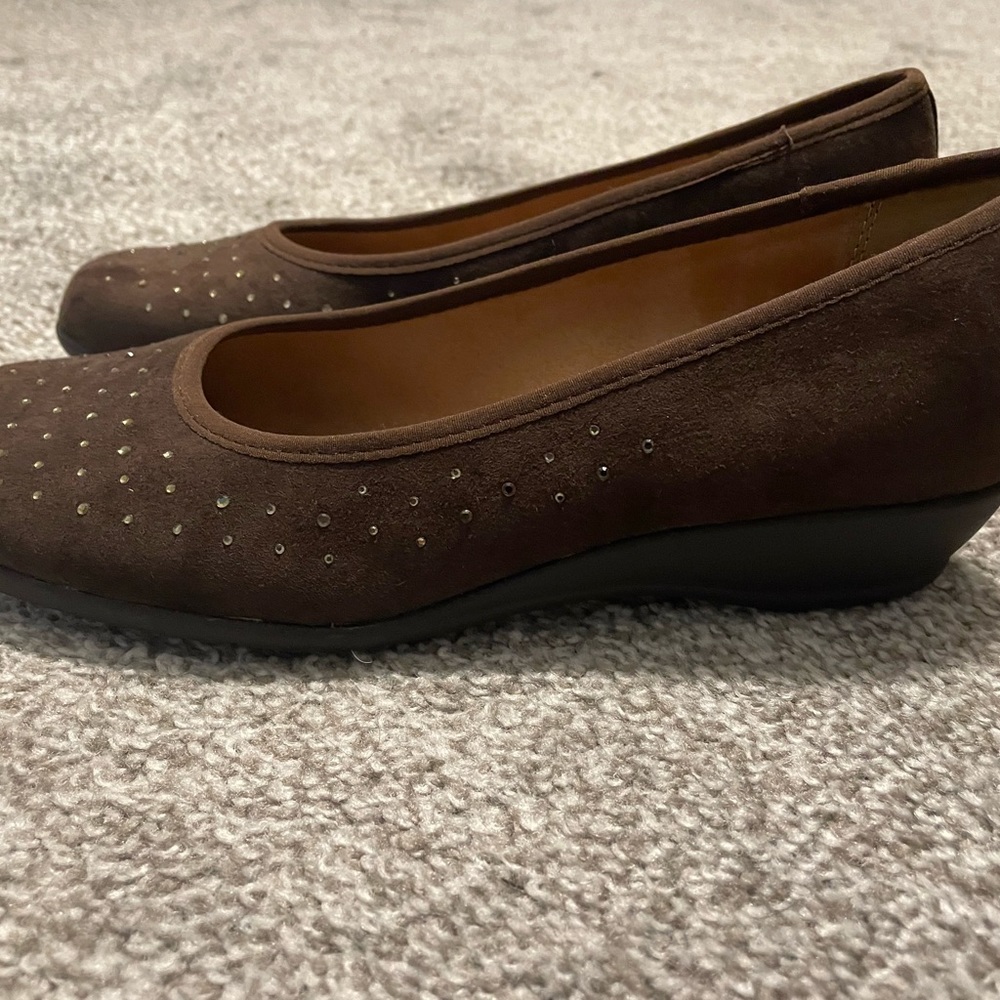 Soft Style Hush Puppies Memory Foam Wedges - image 2